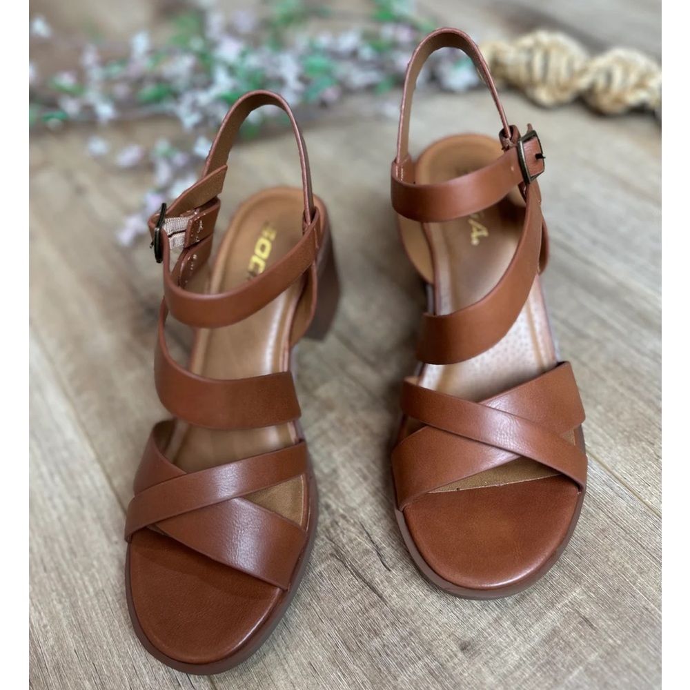 NIB Soda Hotspot Women's Tan Strappy Sandals